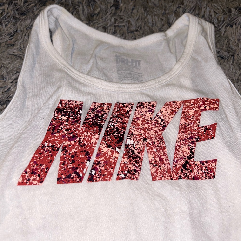 Girls Nike Tank. Girls L.